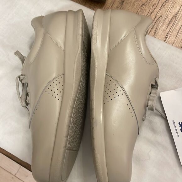 SAS CREAM COLORED SNEAKERS.  NEW - Picture 5 of 9